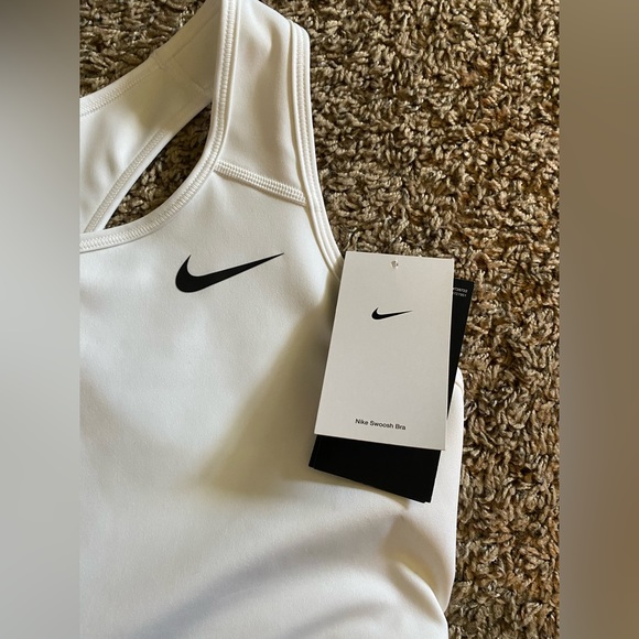 Nike Swoosh Bra - Picture 3 of 3